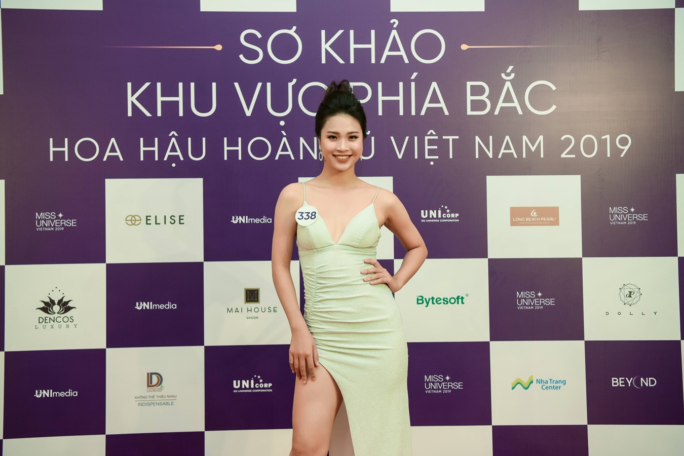 Thi sinh Hoa hau Hoan vu Viet Nam 2019 chup hinh o Backdrop (111)