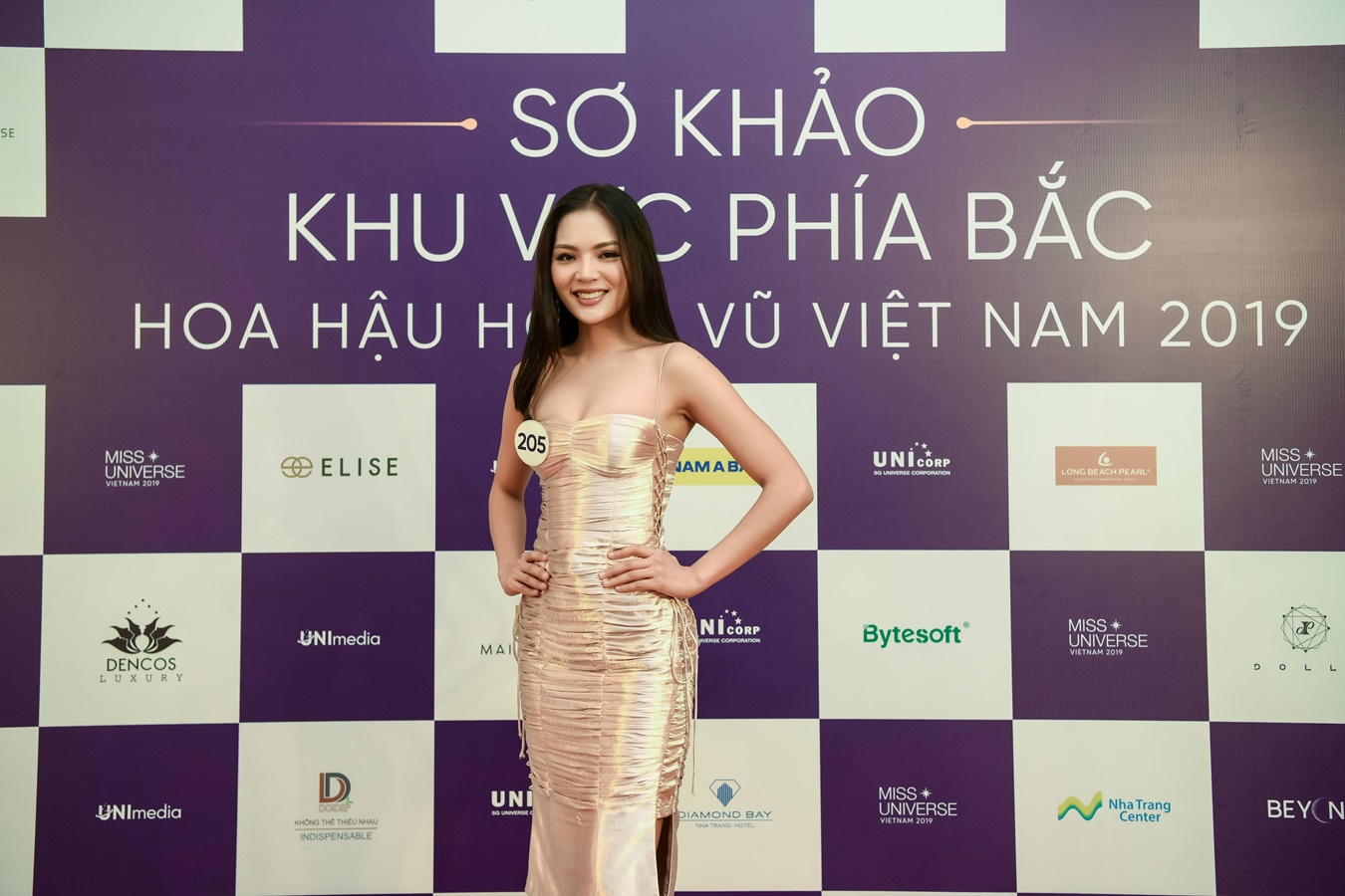 Thi sinh Hoa hau Hoan vu Viet Nam 2019 chup hinh o Backdrop (113)