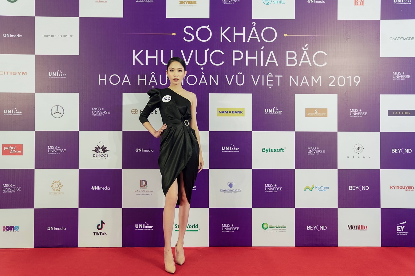 Thi sinh Hoa hau Hoan vu Viet Nam 2019 chup hinh o Backdrop (41)