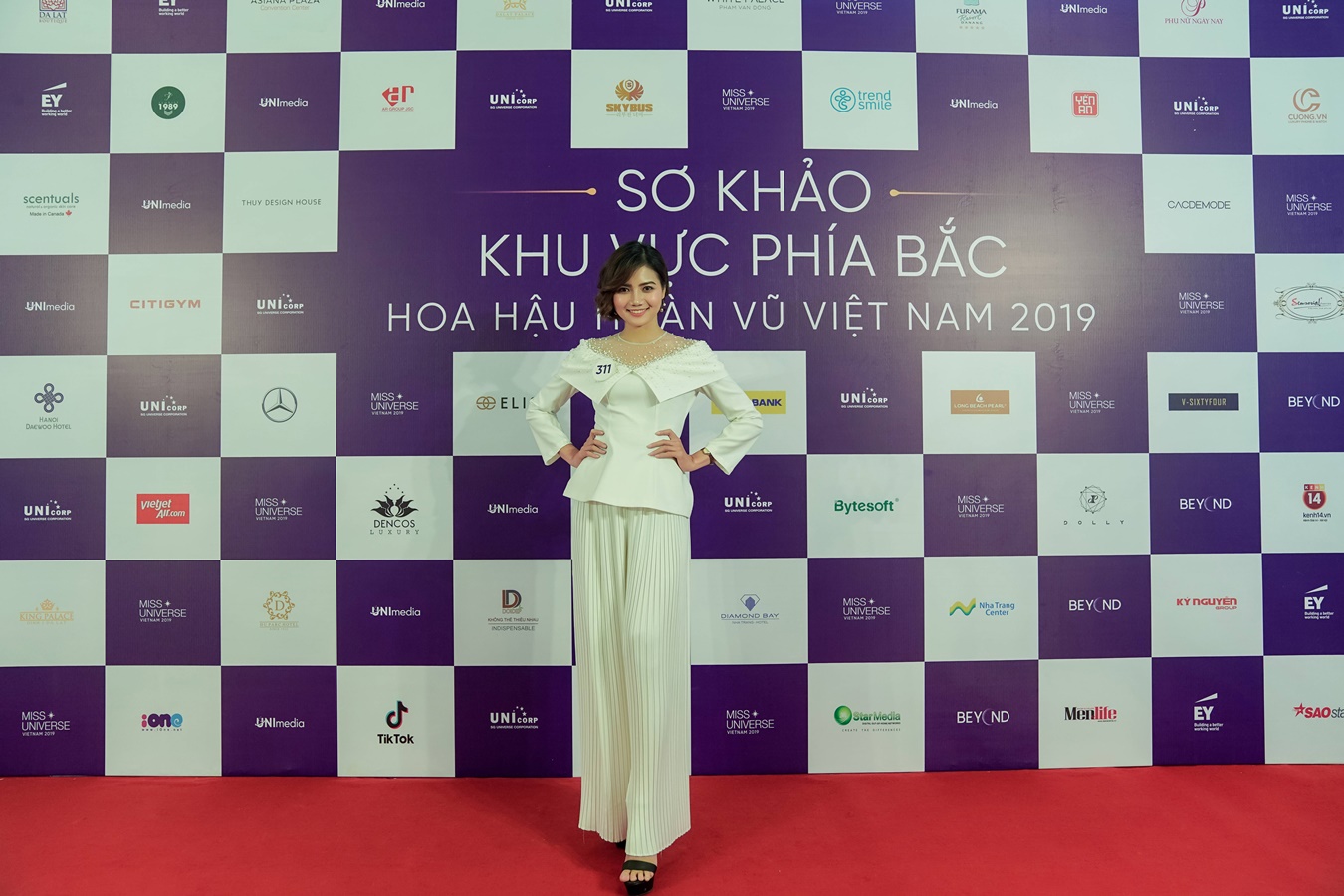 Thi sinh Hoa hau Hoan vu Viet Nam 2019 chup hinh o Backdrop (65)