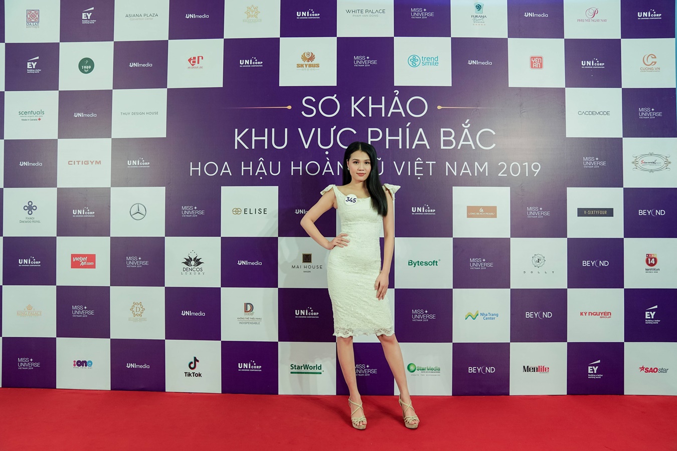 Thi sinh Hoa hau Hoan vu Viet Nam 2019 chup hinh o Backdrop (71)