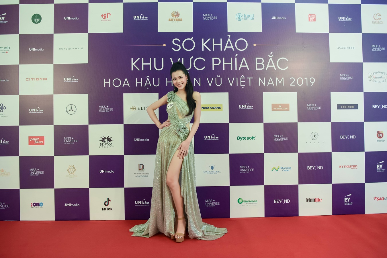 Thi sinh Hoa hau Hoan vu Viet Nam 2019 chup hinh o Backdrop (86)