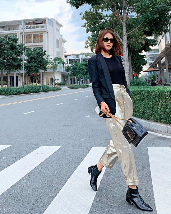 17. Sao Việt phối sắc đen cho street style5