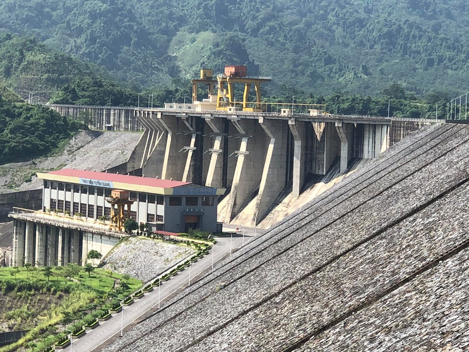 Nhà máy thủy điện Tuyên Quang.