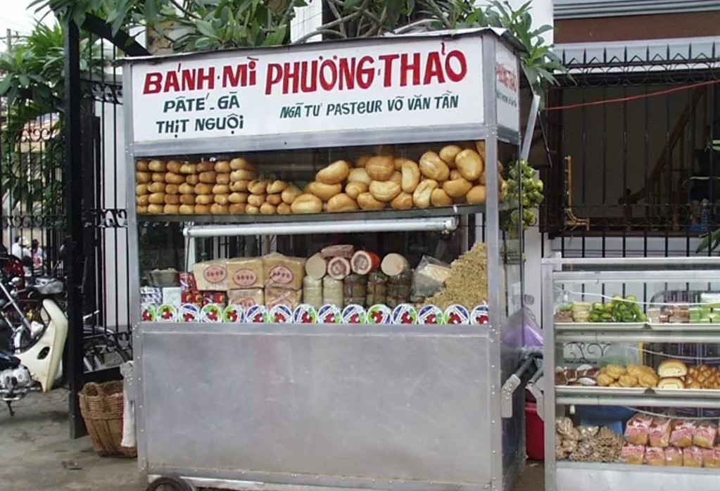 Tiệm bánh mì Phương Thảo trên đường Võ Văn Tần (TP HCM). Ảnh: Jean-Marie Hullot