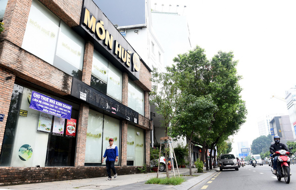 Một cửa hàng Món Huế trên đường Nguyễn Văn Trỗi (Q.Phú Nhuận) đã đóng cửa - Ảnh: Duyên PHAN