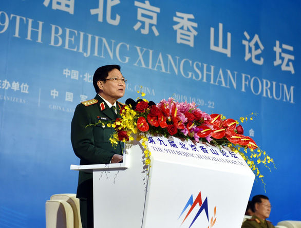 Đại tướng, Bộ trưởng Bộ Quốc phòng Ngô Xuân Lịch phát biểu, khẳng định lập trường của Việt Nam đối với vấn đề Biển Đông tại Diễn đàn Hương Sơn, Bắc Kinh sáng 21-10 - Ảnh: TTXVN