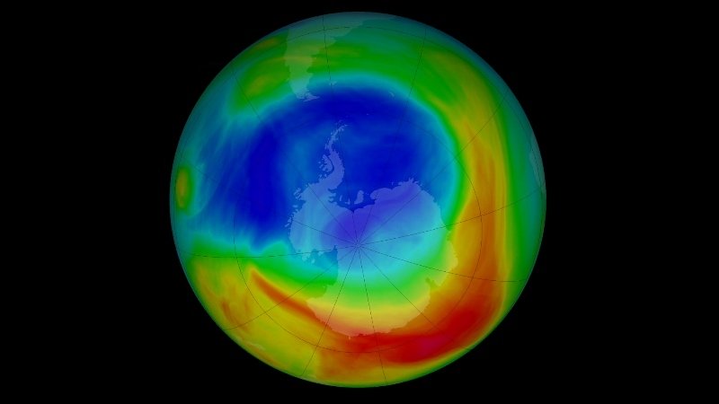 Hình ảnh lỗ thủng tầng ozone thu nhỏ dần trong các ngày từ tháng 9 sang tháng 10. Nguồn: NASA.