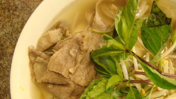 Phở là món ăn vừa ngon vừa rẻ - Ảnh: Flickr