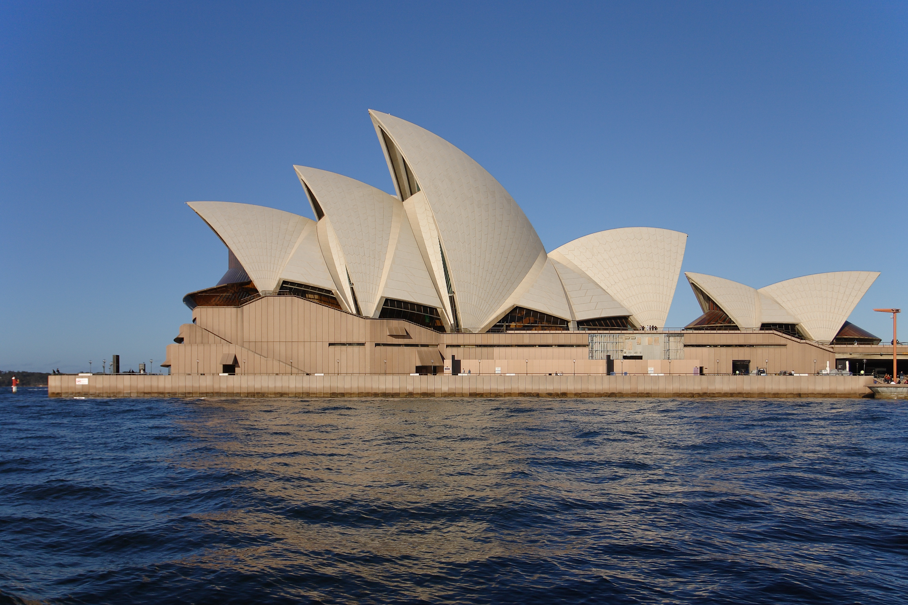 Nhà hát Opera Sydney trong ánh chiều tà. 