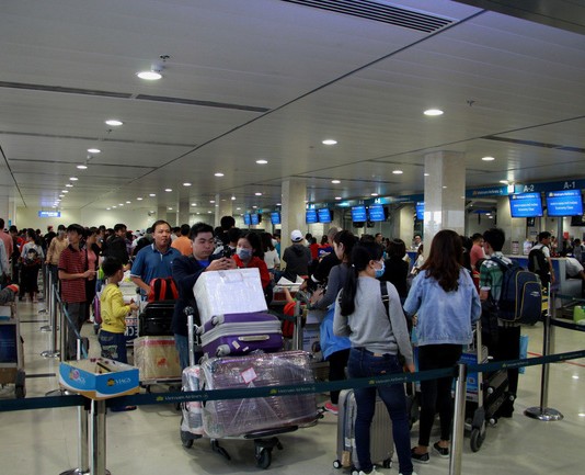 Ngưng phát loa thông báo tại sân bay Tân Sơn Nhất