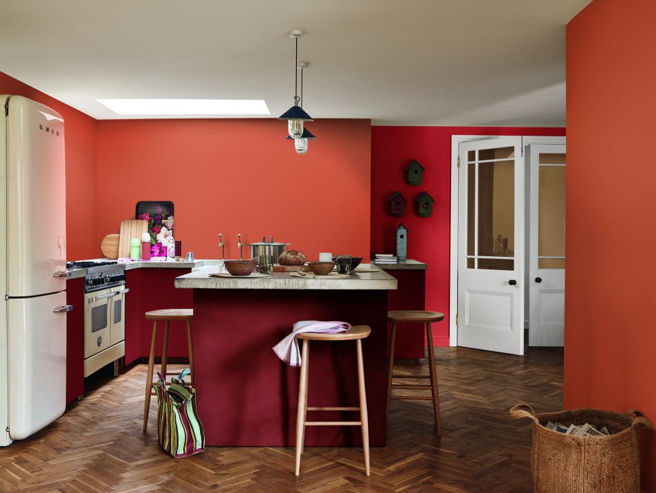 Căn bếp nhỏ tông màu đỏ – cam giúp mẹ luôn cảm thấy ấm áp, tươi vui