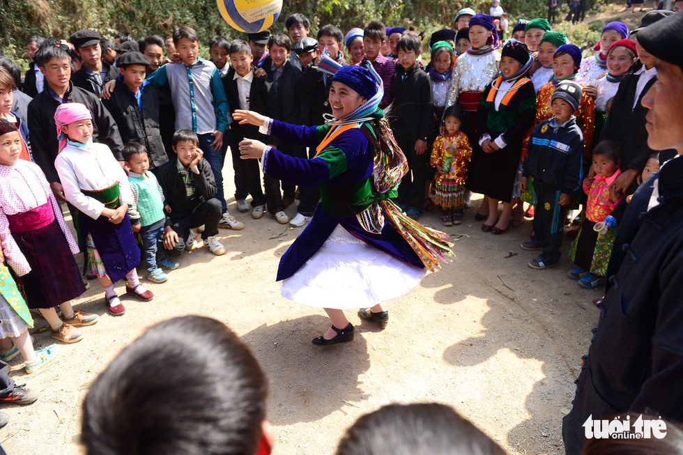 Người dân ở huyện Đồng Văn vui chơi ngày tết - Ảnh: QUANG ĐỊNH