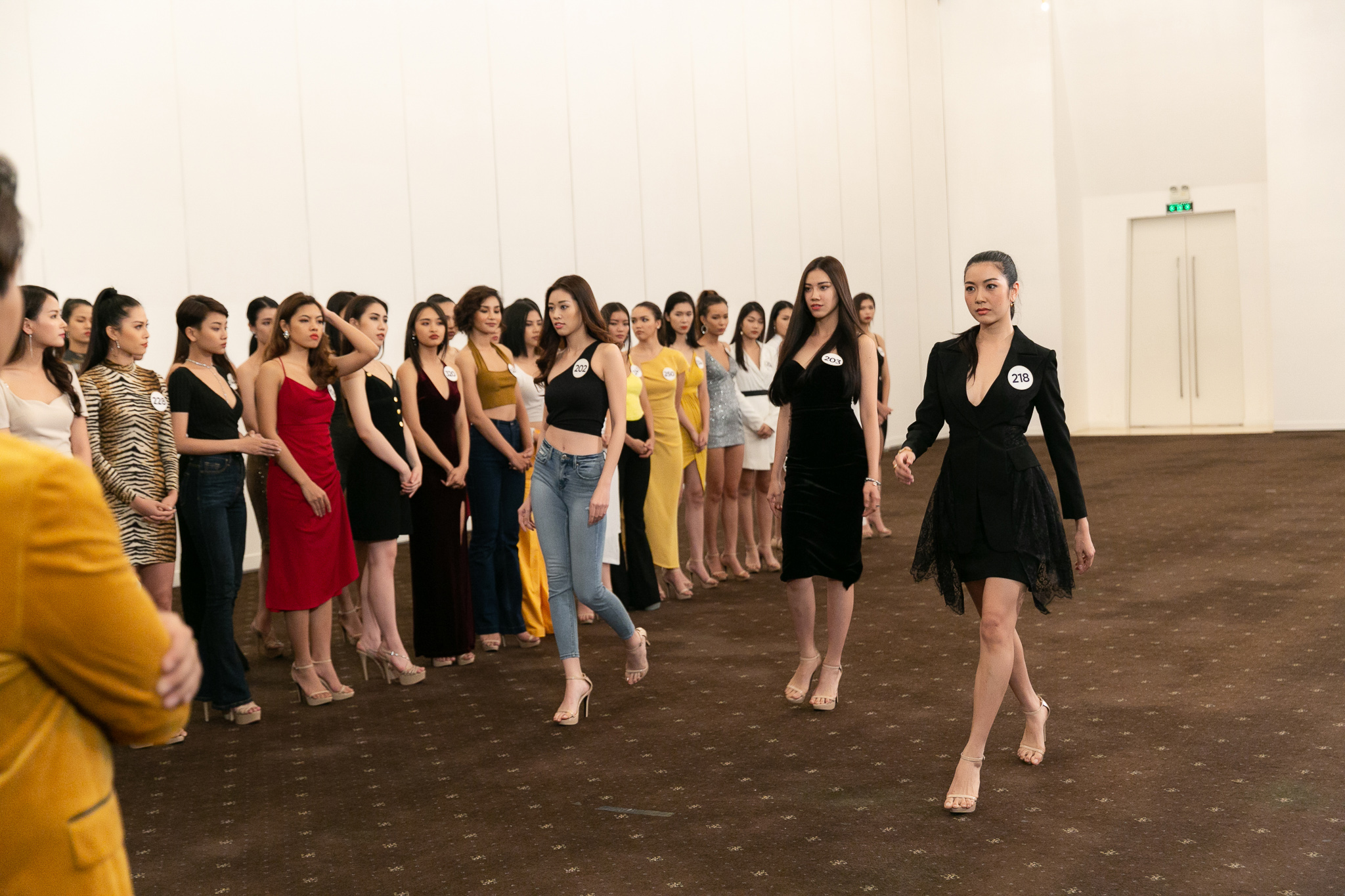 Hau truong Casting Fashion Show_top 60 Hoa hau Hoan Vu Viet Nam 2019 (12)
