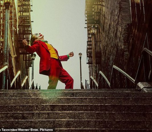 Nườm nượp “check-in” ở cầu thang gây sốt nhất mạng xã hội