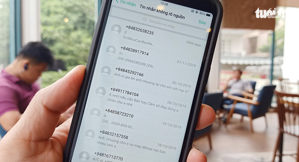 Tin nhắn rác vẫn liên tục “khủng bố” thuê bao di động - Ảnh: ĐỨC THIỆN