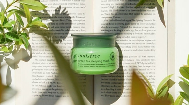 Innisfree Green Tea Sleeping Pack với chiết xuất từ trà xanh thiên nhiên, có khả năng chống oxy hóa và làm sáng và đều các vùng da không đều màu. Giá tham khảo: 280.000 đồng.