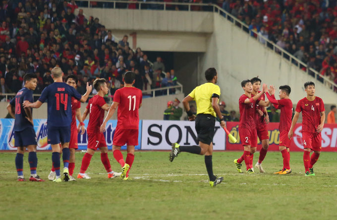 Trận lượt về giữa tuyển Việt Nam và Thái Lan ở vòng loại World Cup 2022 tối 19/11 trên sân Mỹ Đình kết thúc với tỷ số hoà 0-0. Kết quả này khiến tuyển Việt Nam hài lòng khi giữ được ngôi đầu bảng và khoảng cách ba điểm so với đối thủ.