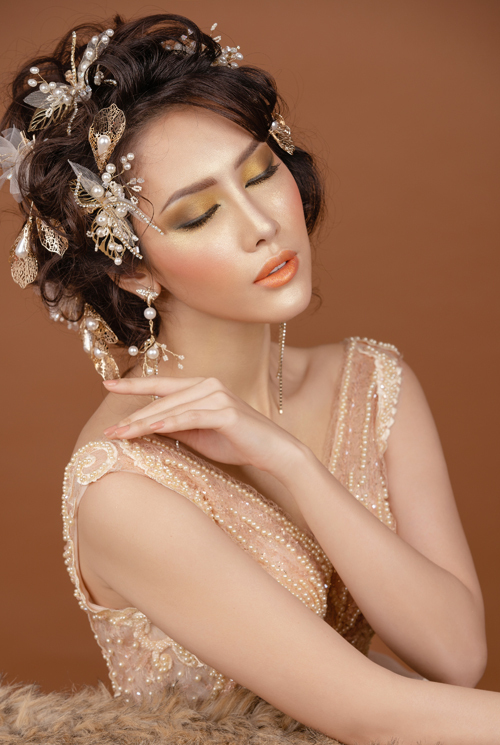 17. Makeup cưới tông đỏ, vàng mật ong4