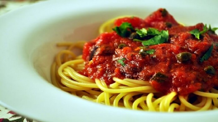 4. SỐT SPAGHETTI NGON ĐÚNG ĐIỆU DO CHÍNH TAY NÀY LÀM.3jpg