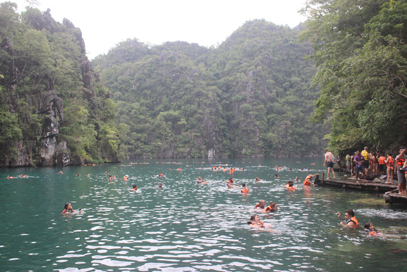 Toàn cảnh hồ Kayangan - Ảnh: MINH KHUÊ