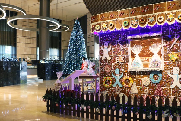 Gingerbread House (1)