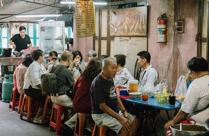 Mì xá xíu 'rẻ như cho' ở Bangkok