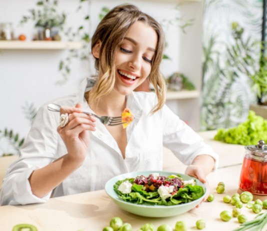 Tại sao nên tăng cường ăn salad?