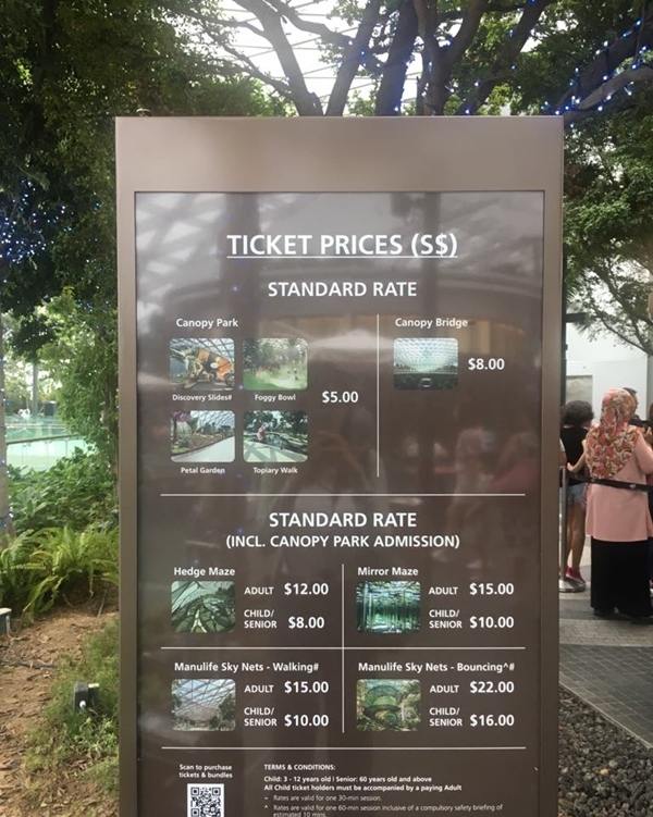 Giá vé trò chơi ở Jewel Changi.