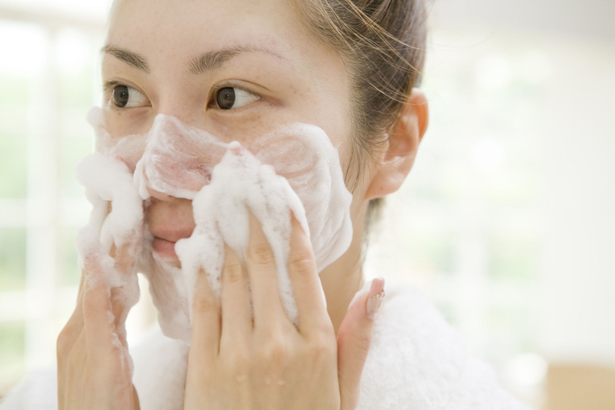 4. Bí quyết rửa mặt vào mùa lạnh với làn da khô3