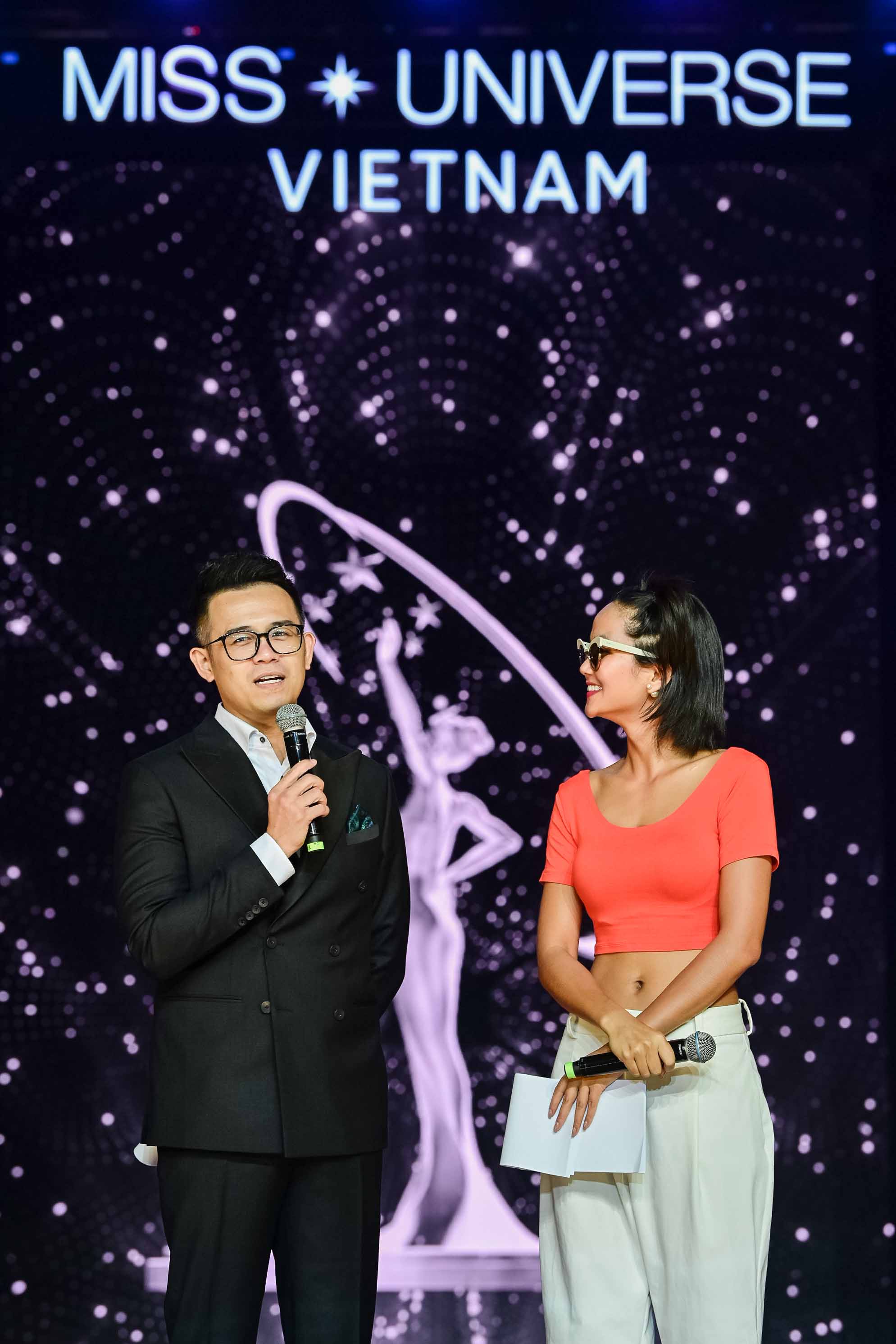 Nàng hậu đã có những khoảnh khắc vô cùng đáng yêu trên sân khấu Miss Universe Việt Nam 2019