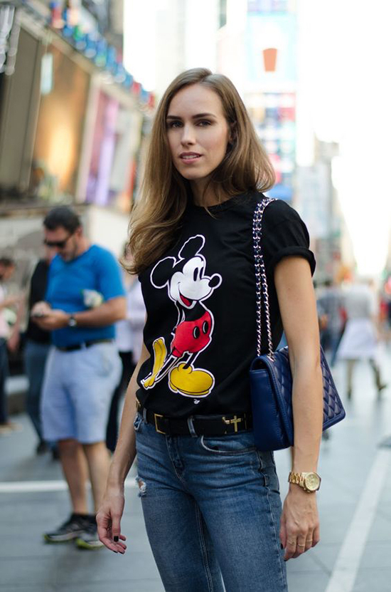 1.Phối đồ cùng áo chuột Mickey6
