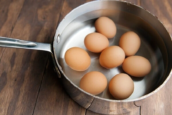 2.Sai lầm khi luộc trứng gà không phải ai cũng biết1