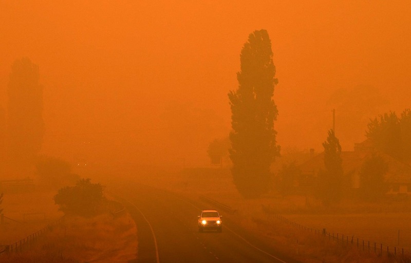 Khói mù từ các đám cháy rừng tiếp tục bao phủ toàn bộ các thành phố lớn của Australia.
