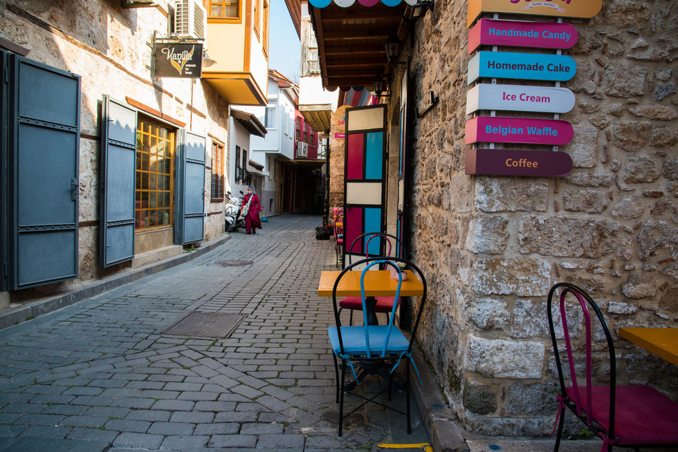 Con đường nhỏ trong khu phố cổ Kaleiçi - Ảnh: LÊ THU QUỲNH