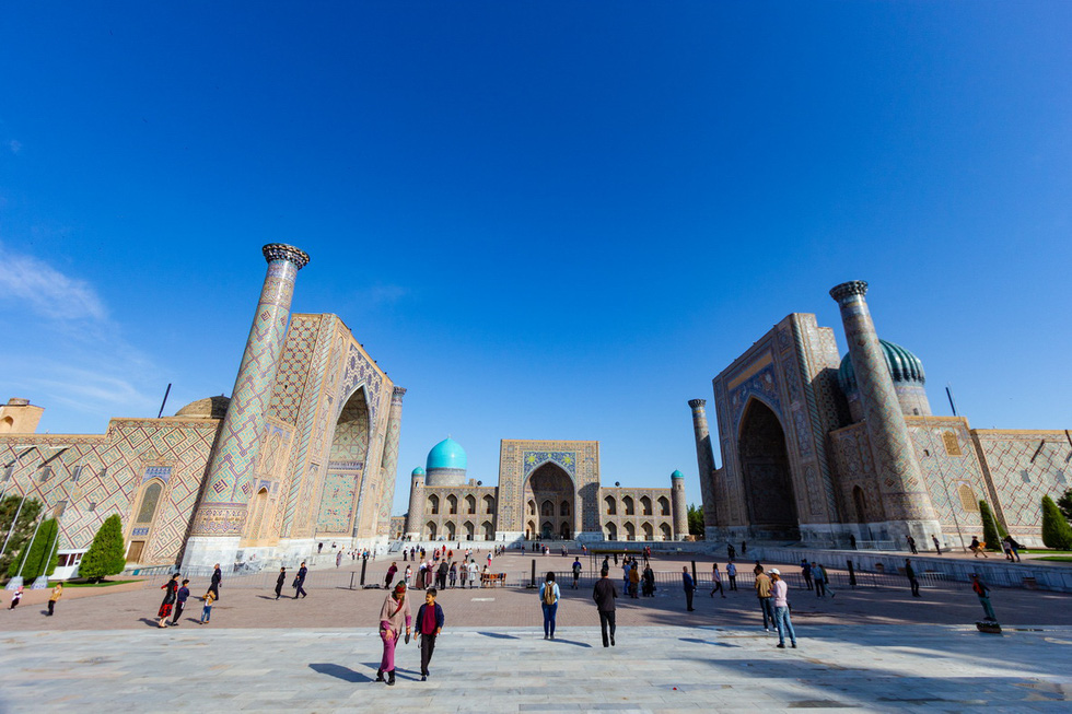 Quảng trường Registan ở thành phố Samarkand - Ảnh: HỒNG NGỌC
