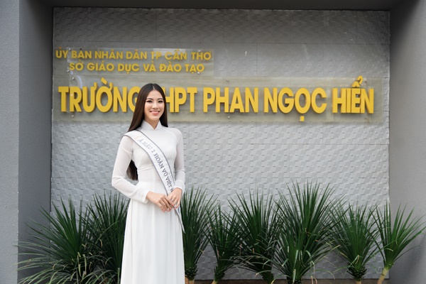 A hau Kim Duyen ve tham truong THPT Phan Ngoc Hien (132)