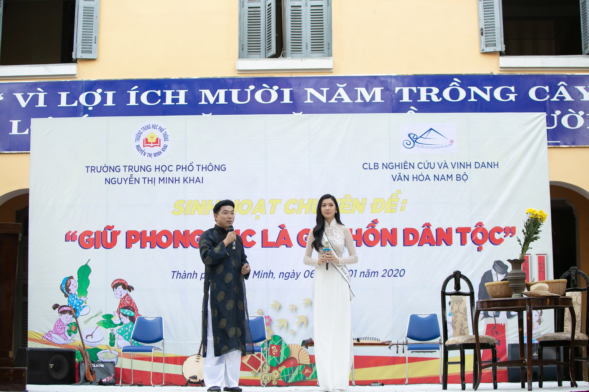 A hau Thuy Van_Hoat dong ve truong_Hoa hau Hoan vu Viet Nam 2019 (4)