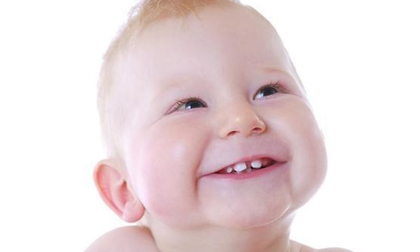 Các bé có răng sữa to và thưa sau khi mọc răng mới to hơn sẽ giúp hàm răng khít và đều. Điều này là hoàn toàn bình thường