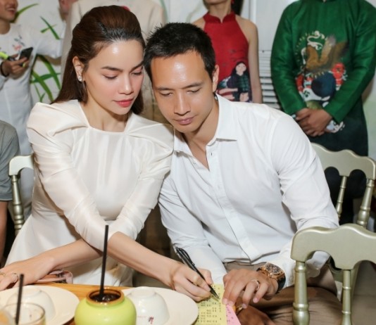 Hồ Ngọc Hà, Kim Lý chơi lô tô