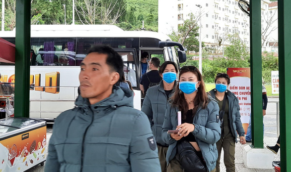 Một nhóm du khách Trung Quốc ở Đà Nẵng - Ảnh: TRƯỜNG TRUNG