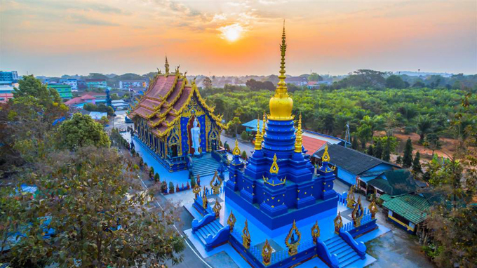 12.Ngôi chùa 'hổ nhảy' nhuộm màu xanh ở Thái Lan