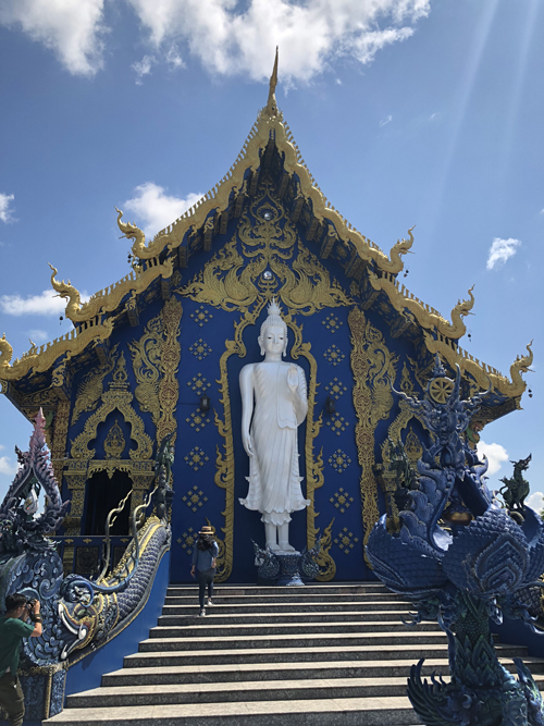 12.Ngôi chùa 'hổ nhảy' nhuộm màu xanh ở Thái Lan1