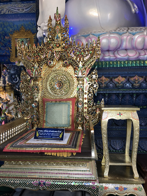 12.Ngôi chùa 'hổ nhảy' nhuộm màu xanh ở Thái Lan9