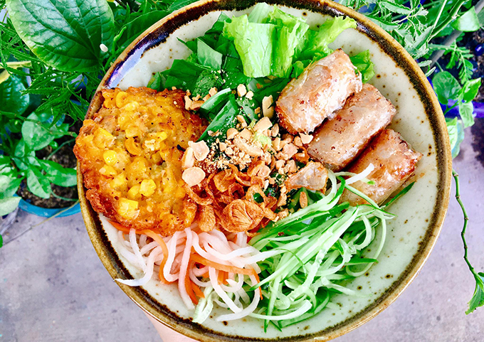 15.Bún nem bánh ngô