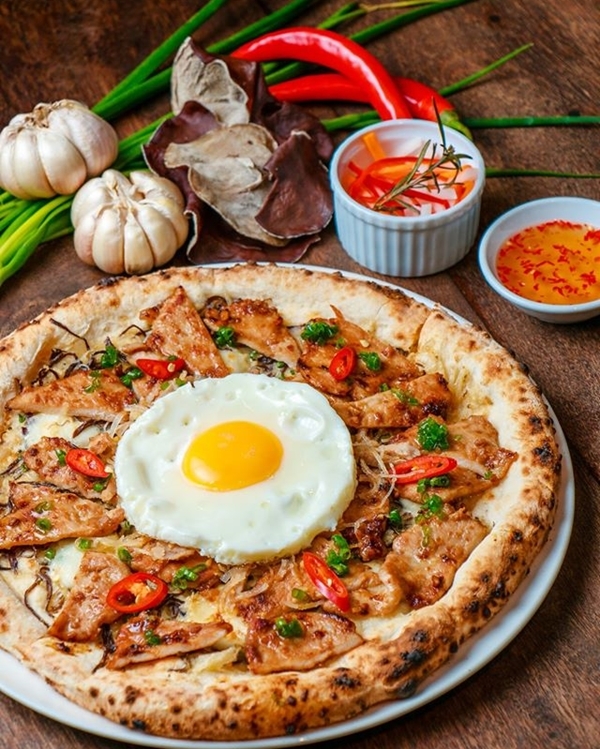 3.Pizza 'cơm tấm' ở Sài Gòn