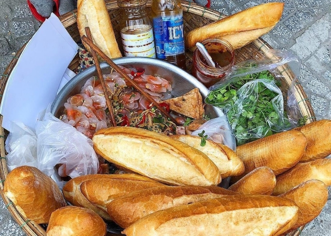 Bánh mì bột lọc - biến tấu độc đáo ở Đà Nẵng. Ảnh: Vi Yến