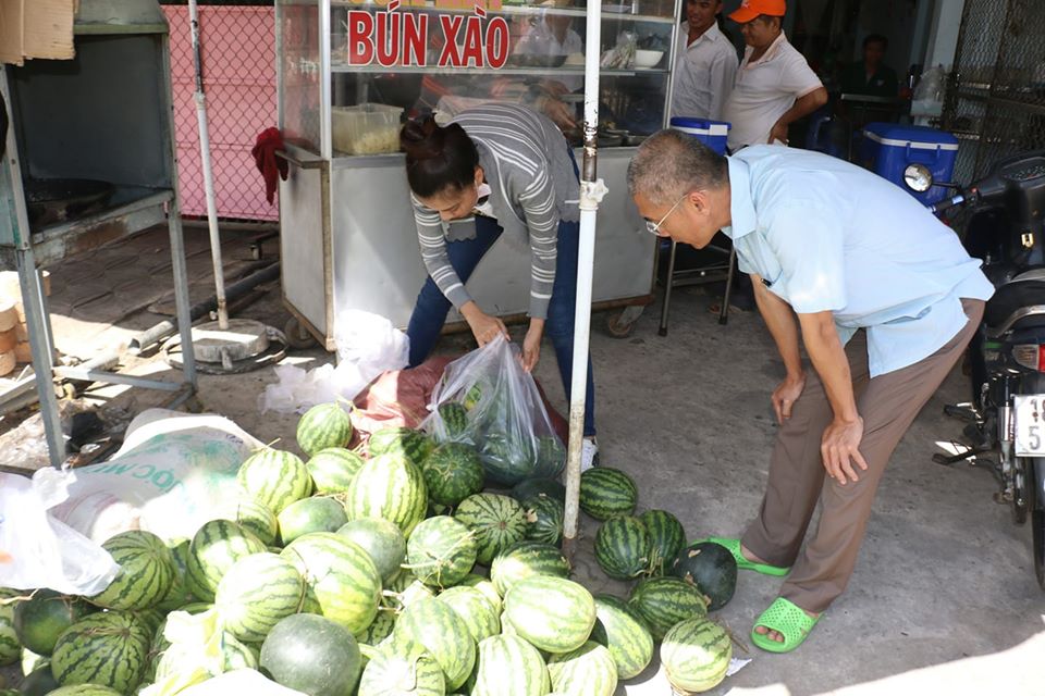 A hau KIm Duyen tang dua hau (7)