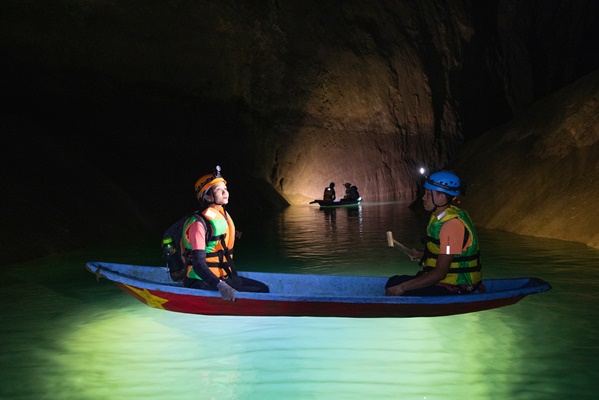 Hoa hau HHen Nie tham hiem hang Son Doong (1)