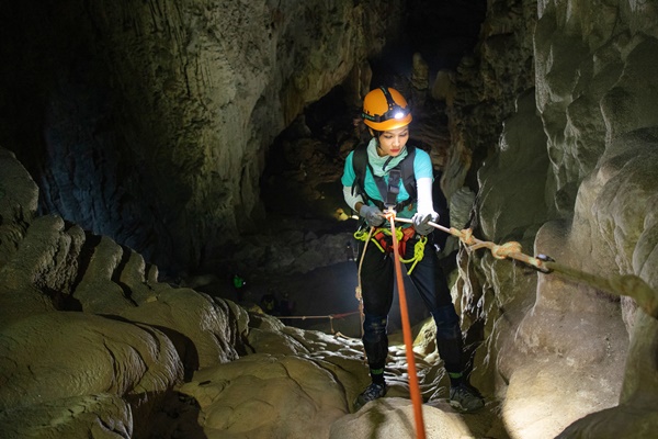 Hoa hau HHen Nie tham hiem hang Son Doong (4)